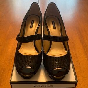 Never worn Women’s Mary Jane heel in black